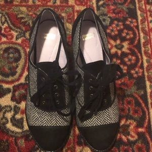 Johnston & Murphy Gail Piped Oxford Pump